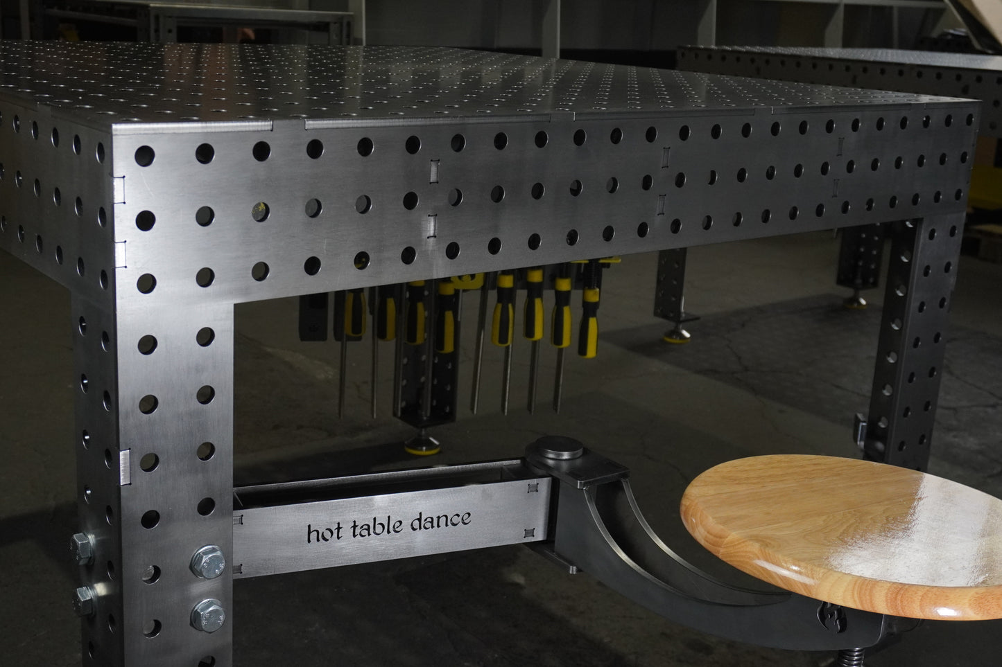 Schwebehocker| Arbeitshocker für Schweißtisch