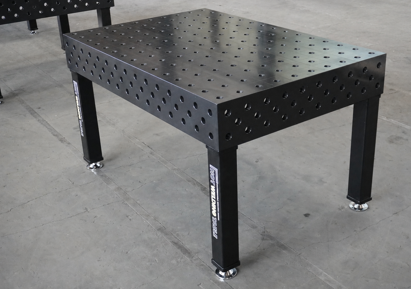 Schweißtisch 1500×1000 System 28 – PROFI 3D | Platte 25 mm plasmanitriert inkl. 40-tlg. PROFI Spannset