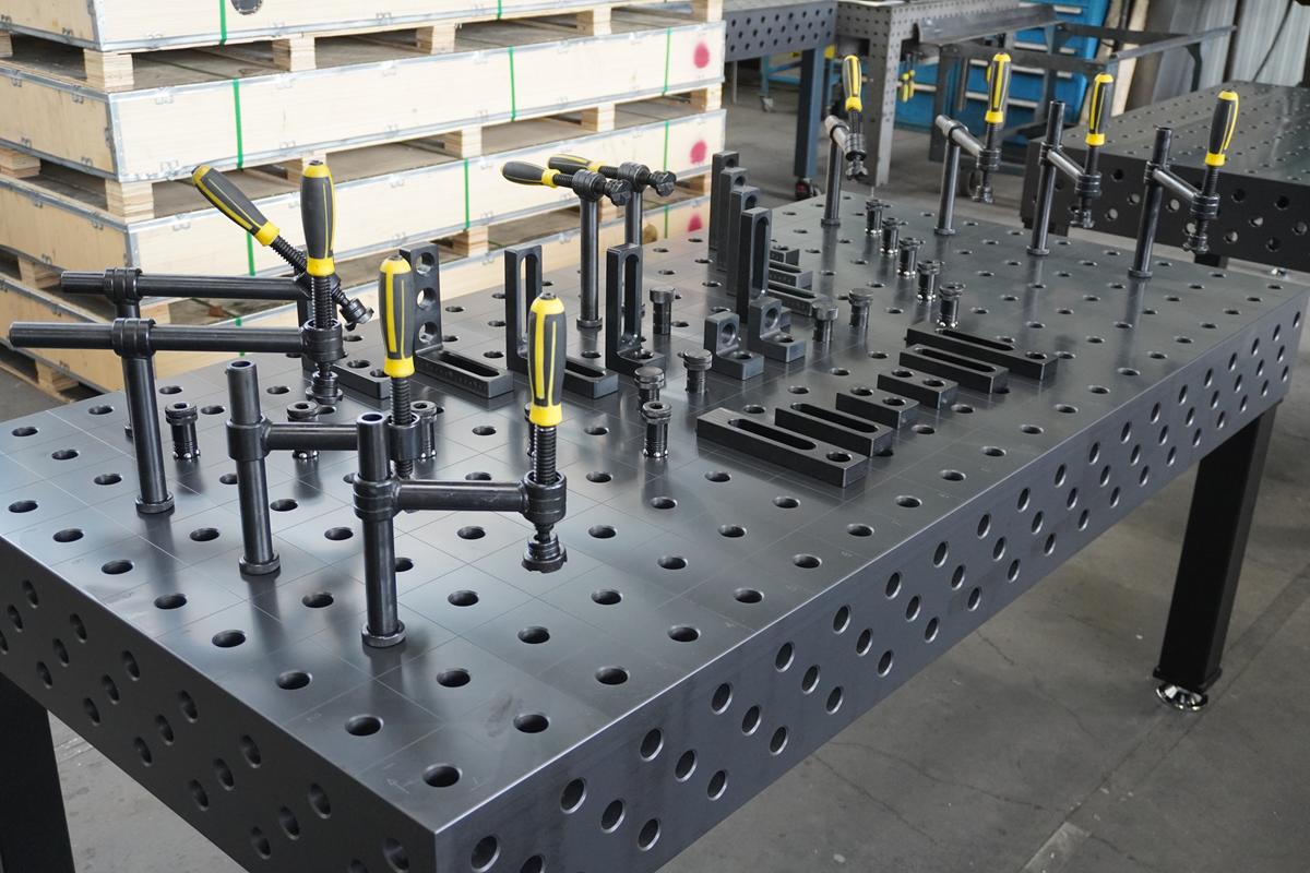 3D Schweißtisch PROFI D28 | 2000x1000x200x25mm + 41tlg. Werkzeug-Set