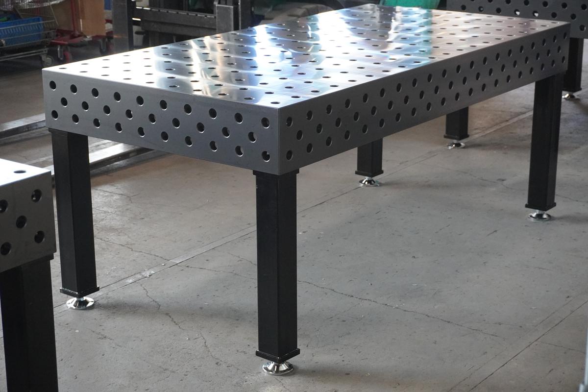 3D Schweißtisch PROFI D28 | 2000x1000x200x25mm + 41tlg. Werkzeug-Set