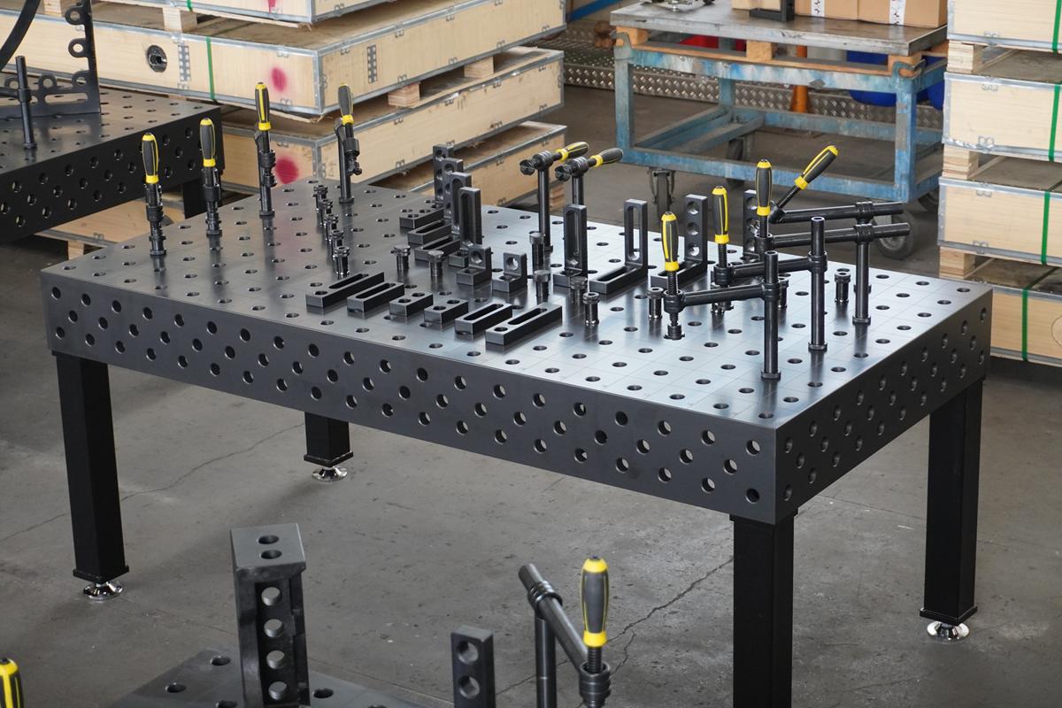 3D Schweißtisch PROFI D28 | 2000x1000x200x25mm + 41tlg. Werkzeug-Set