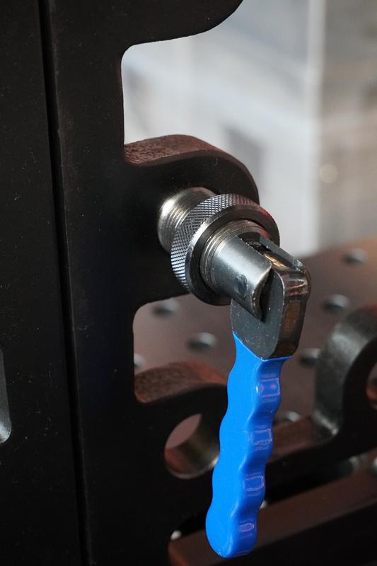 Schnellspannbolzen mit Griff D28x50mm