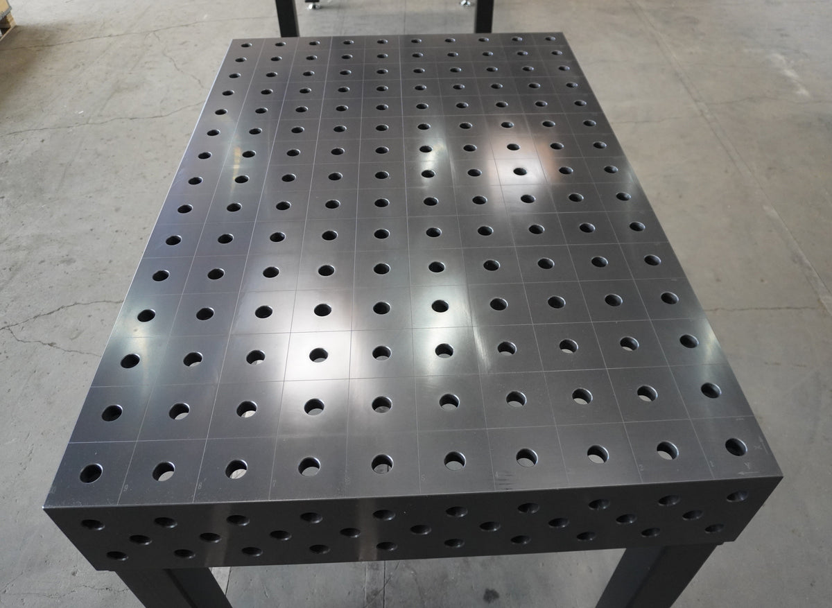 PROFI D28 Schweißtisch 1500 × 1000 mm, plasmanitriert – Draufsicht auf die rechteckige Tischplatte