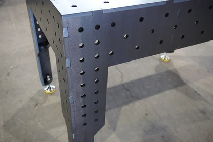 Detail der Seitenwand am 3D Schweißtisch PREMIUM D16 mit System-16-Bohrungen