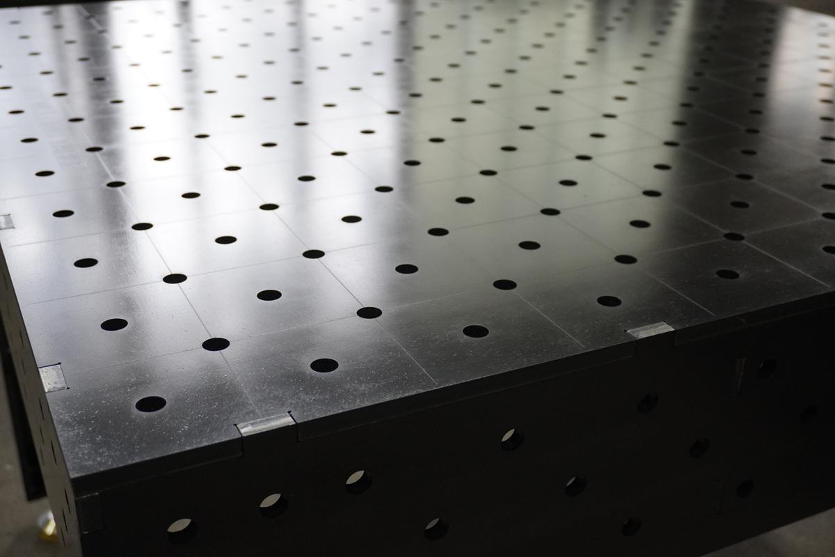 Premium Schweißtisch D16 1200×1200×200×12 mm – Industrie Systembasis