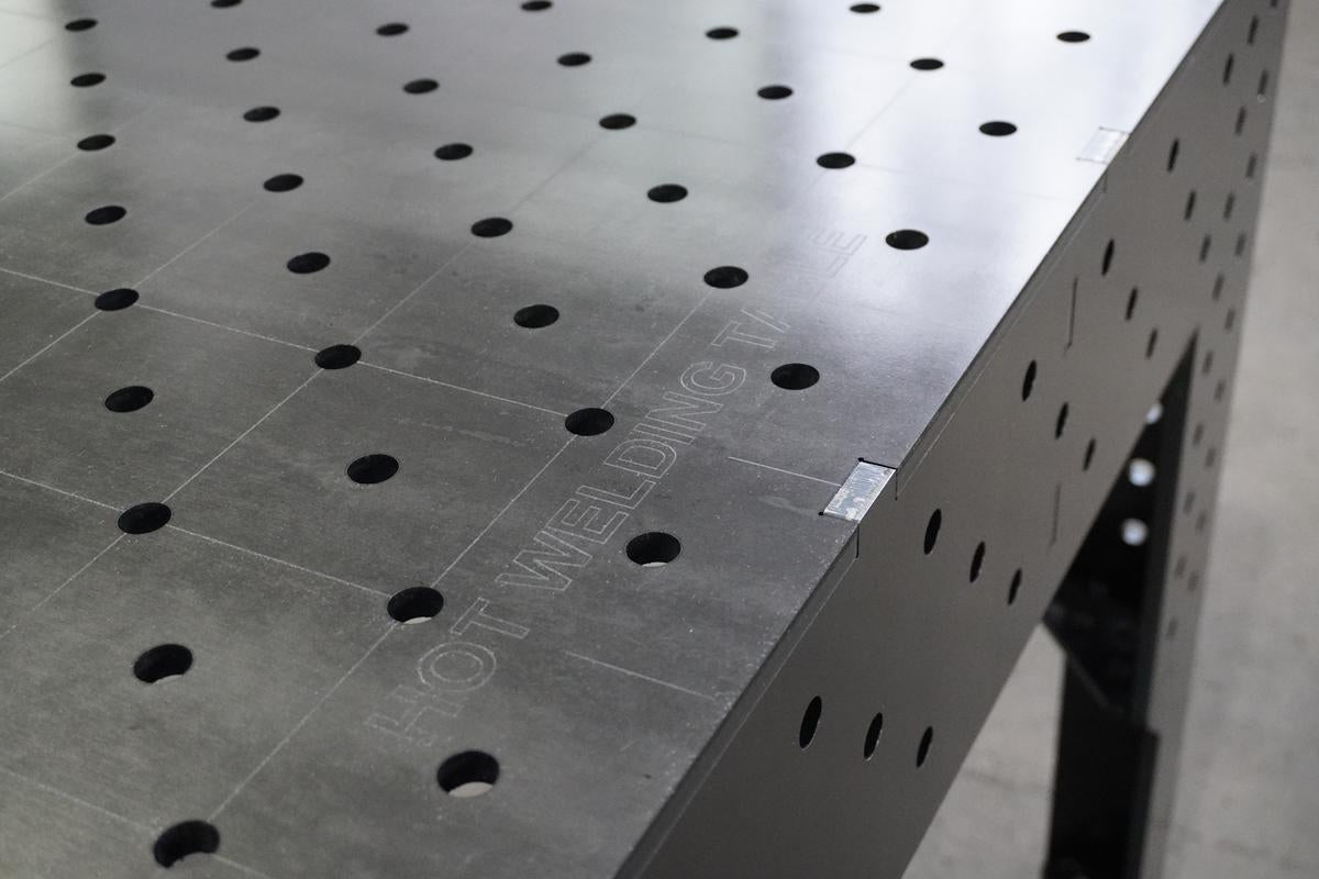 Premium Schweißtisch D16 1200×1200×200×12 mm – Industrie Systembasis