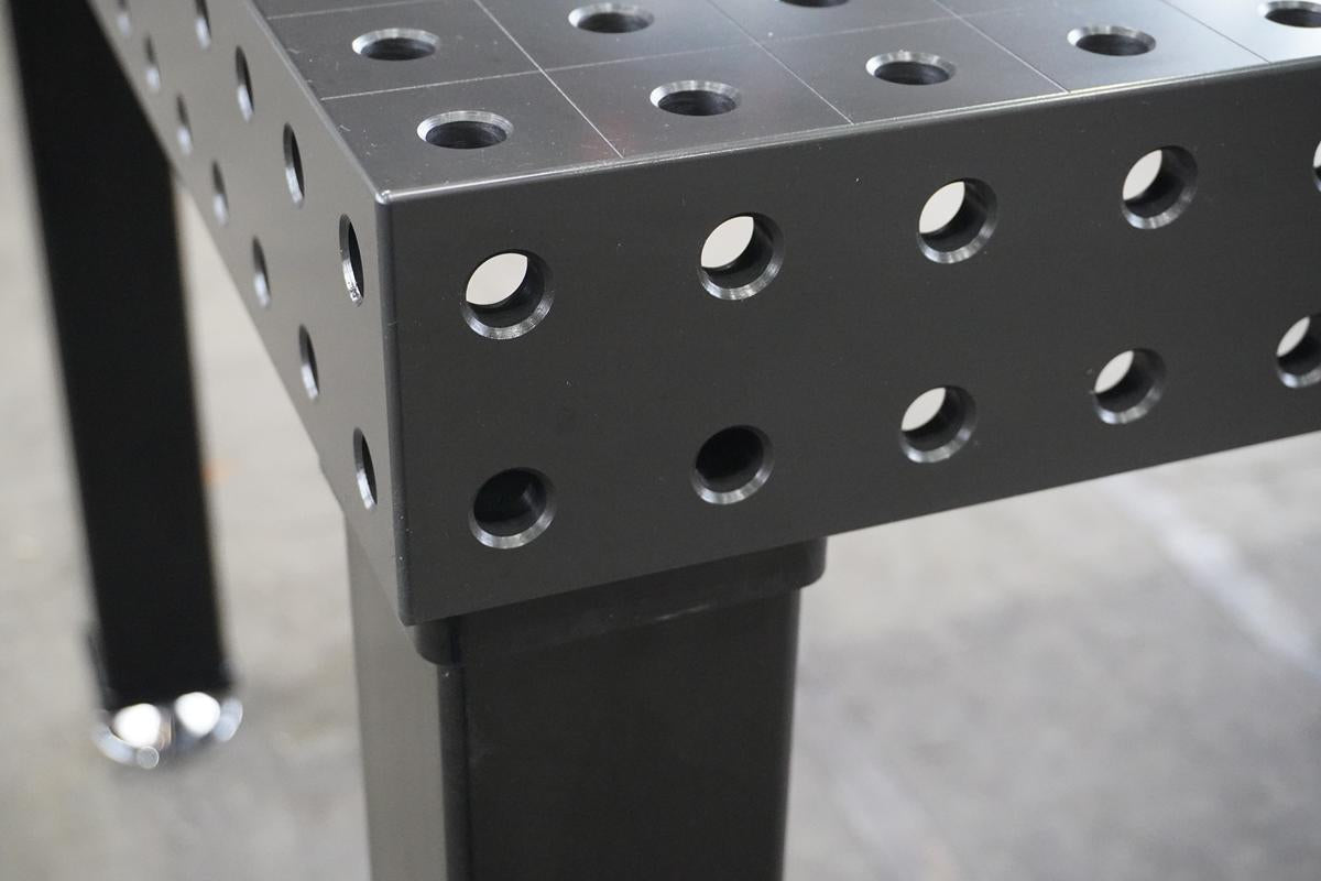 3D Schweißtisch PROFI D16 – 1200 × 1200 × 100 mm | 12 mm plasmanitriert