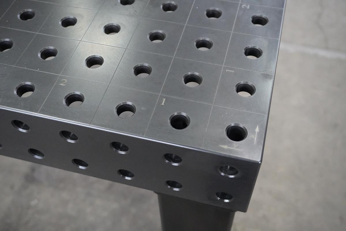 3D Schweißtisch PROFI D16 – 1200 × 1200 × 100 mm | 12 mm plasmanitriert