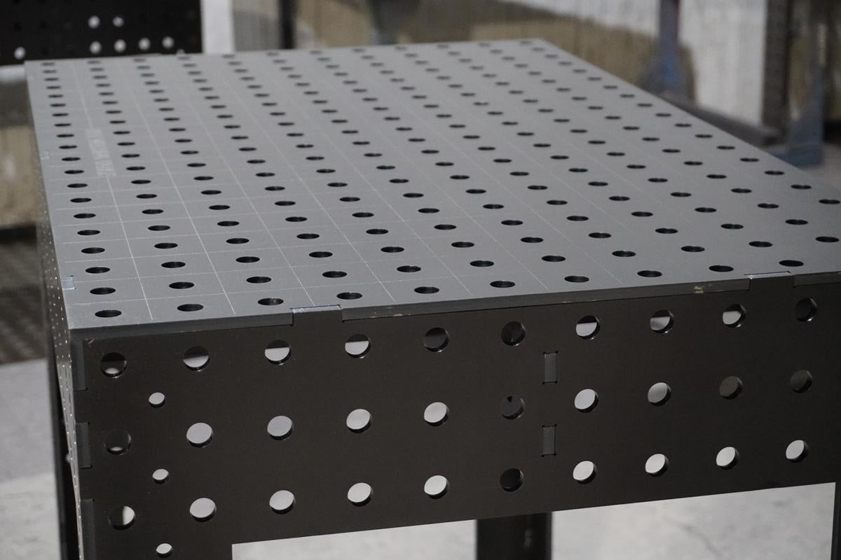 Premium Schweißtisch D16 1000×600×150×6 mm – Kompakter Systemtisch