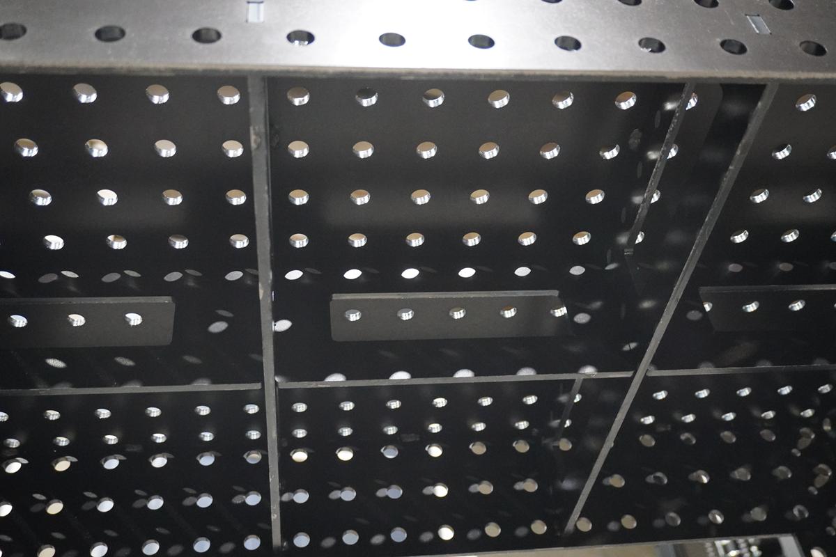 Premium Schweißtisch D16 1000×600×150×6 mm – Kompakter Systemtisch