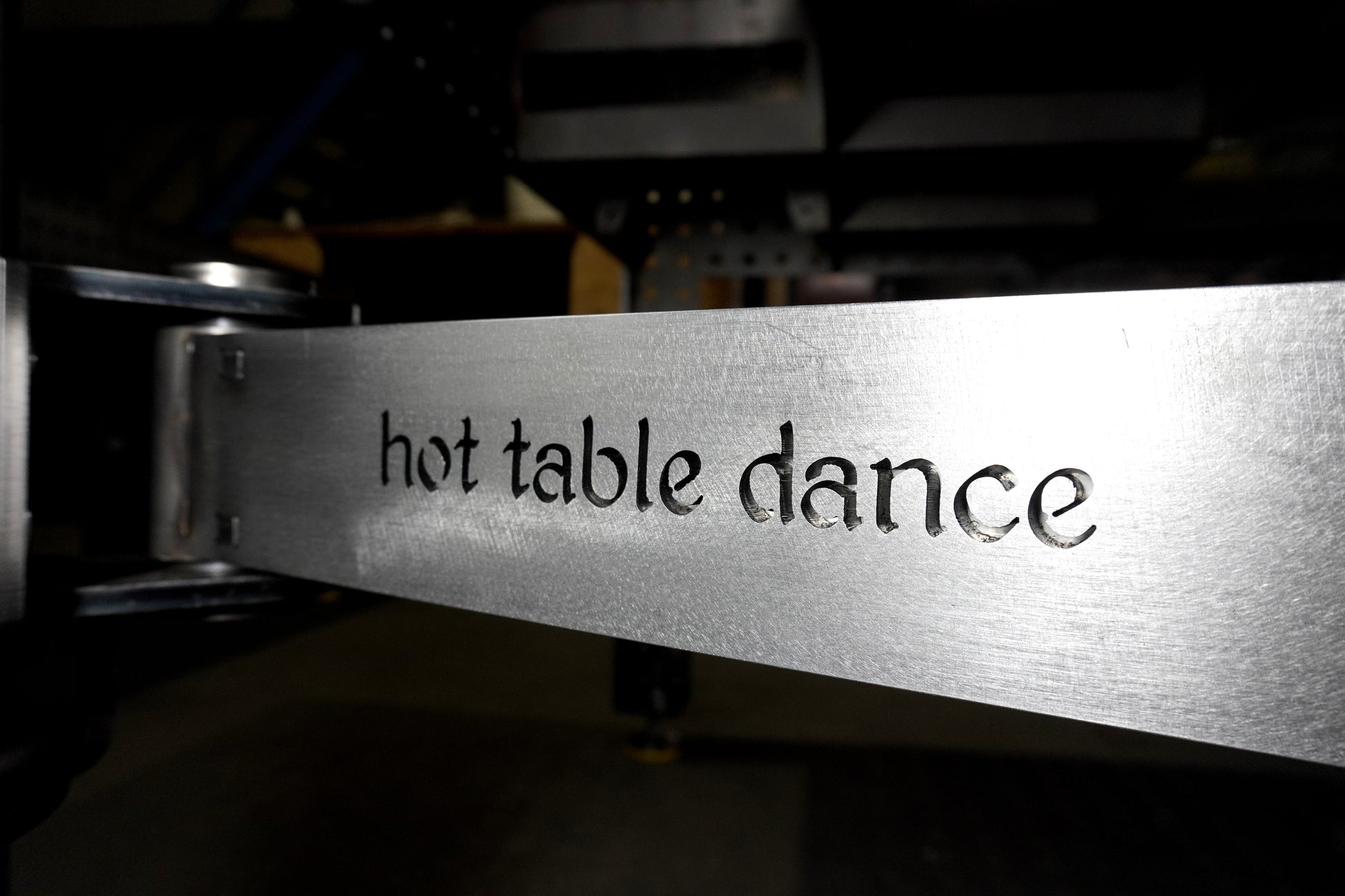 Schwebehocker| Arbeitshocker für Schweißtisch "hot table dance" - Hot-tabledance