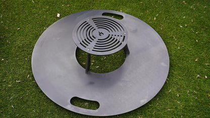 Feuerplatte Ø800 mm mit erhöhtem Grilleinsatz Ø300 mm für Feuerschale und Garten