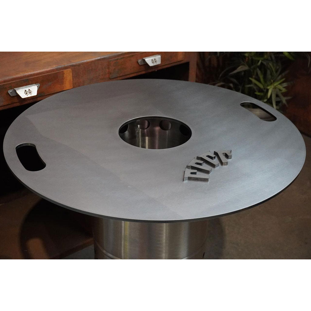 Massive Feuerplatte aus 8 mm Stahl für echtes Outdoor-Cooking am offenen Feuer